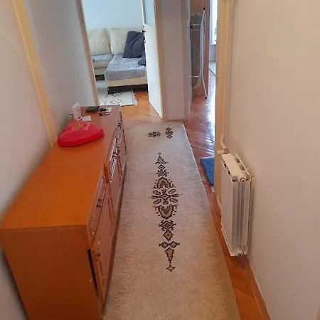 Bulevar Stupine 公寓 *