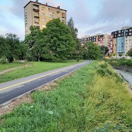 Bulevar Stupine * 图兹拉